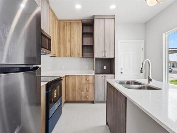 5th image of 4216 Heron Ave #122