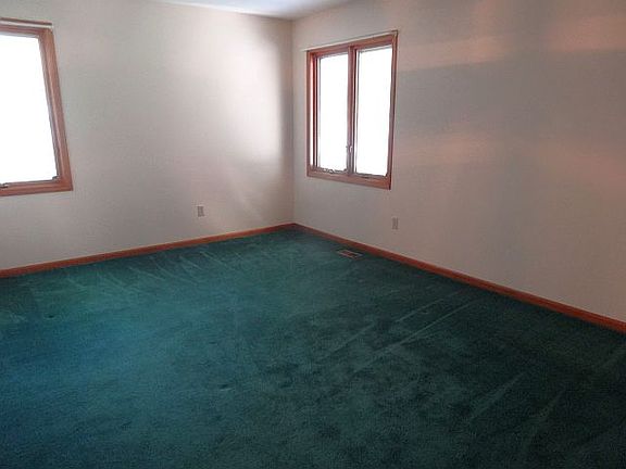 4th image of 2822 S Redwood Dr