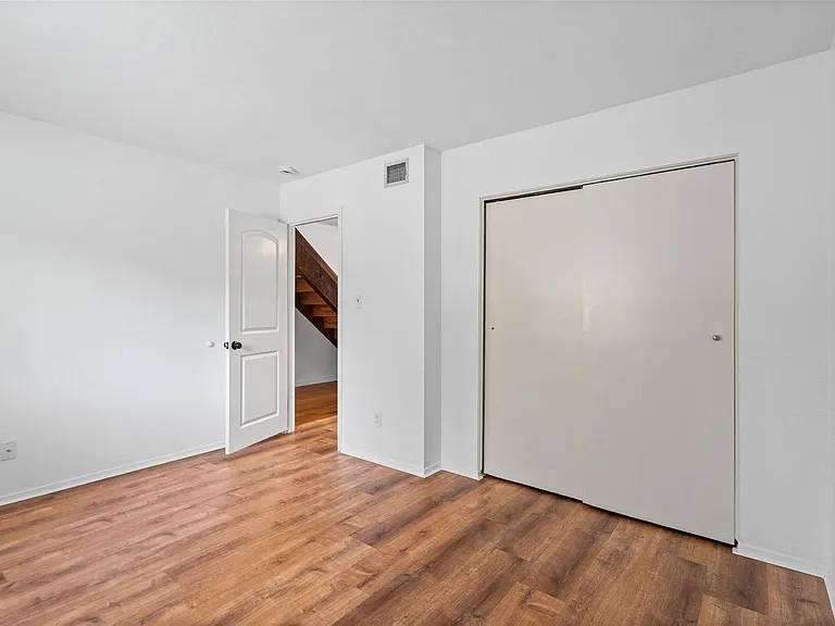 1504 Bridgeway Dr #B — Photo 13