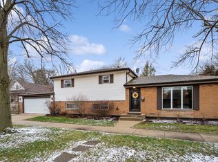 740 Echo Ln, Glenview, IL 60025