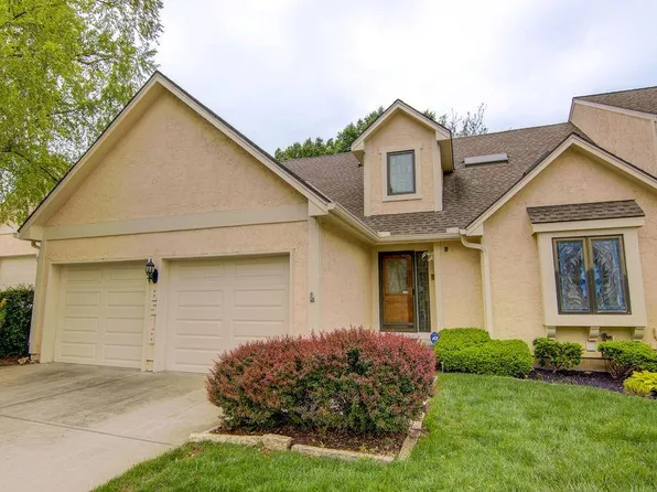 8518 Westgate St, Lenexa, KS 66215