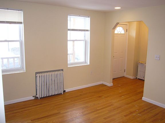 2nd image of 32 Elm St