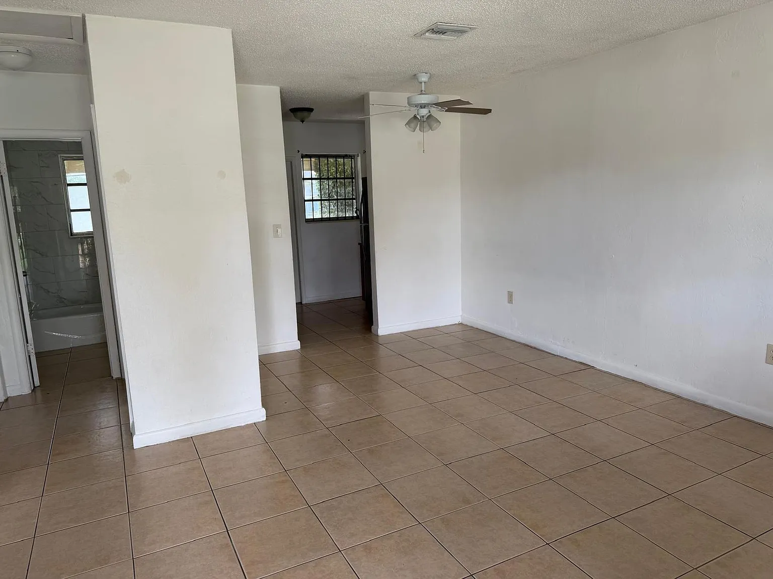 2 bed, 1.0 bath, 1560 sqft, $2,100 — Photo 2