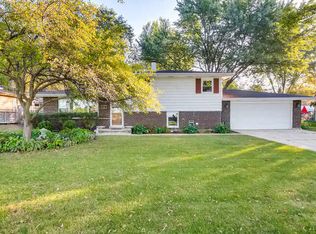 834 Foster Ave, Bartlett, IL 60103