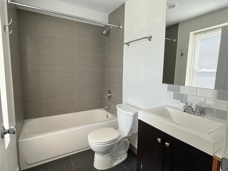 115 W Allen St — Photo 9