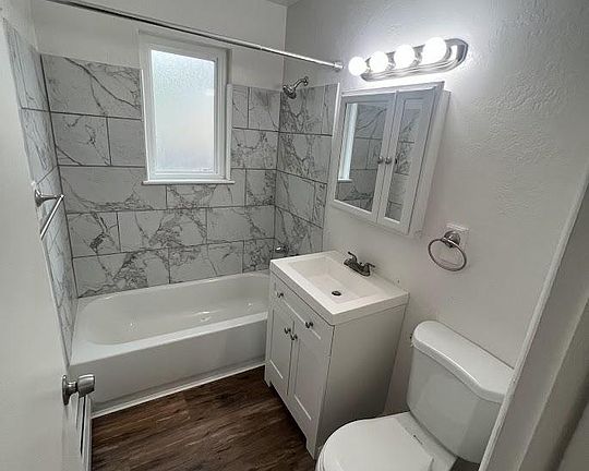 4th image of 293 E Welby Ave #293