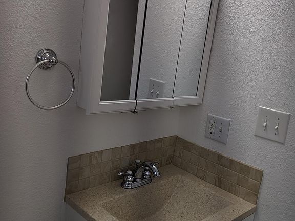 3rd image of 1813 W Peninsula Dr