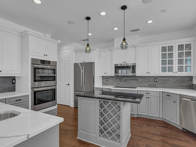 4866 S Harbor Dr #401 — Photo 10