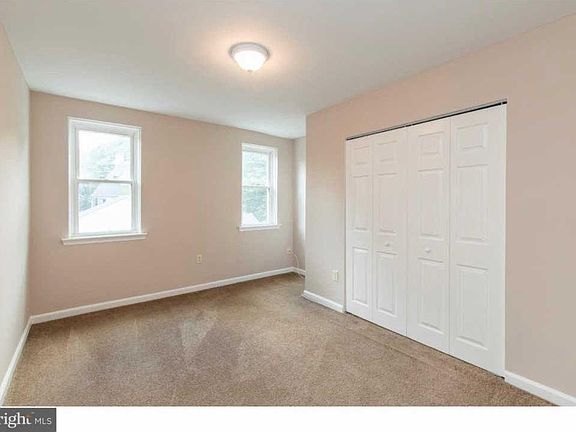 4th image of 832 Woodlawn Ave
