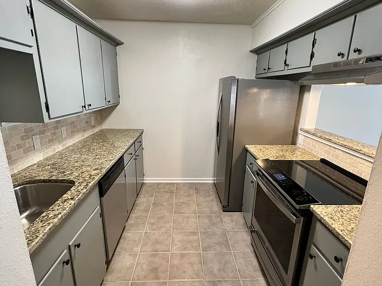 304 Campbell St — Photo 12