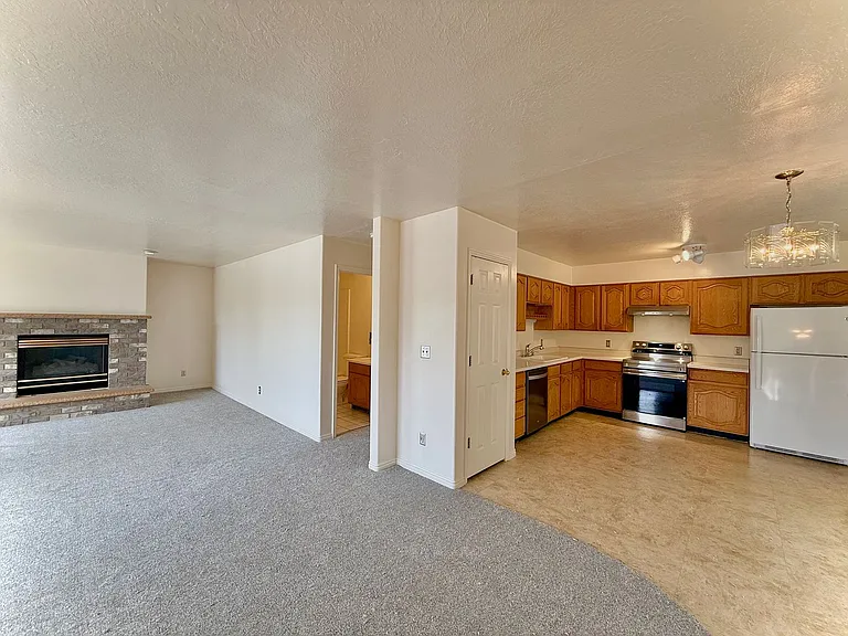 1080 E Elgin Ave — Photo 10
