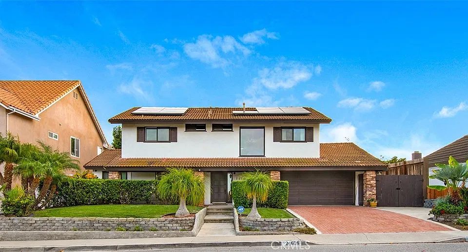 24626 Los Serranos Dr