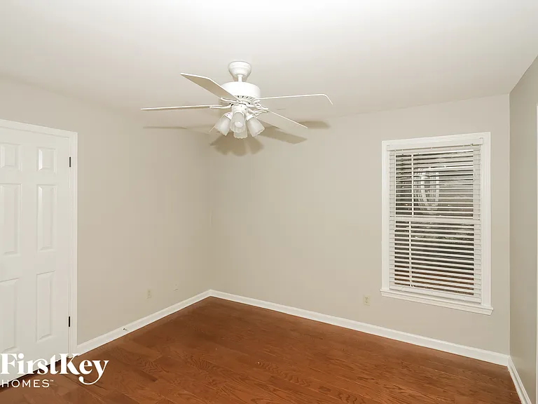 980 Yorktown Rd — Photo 10