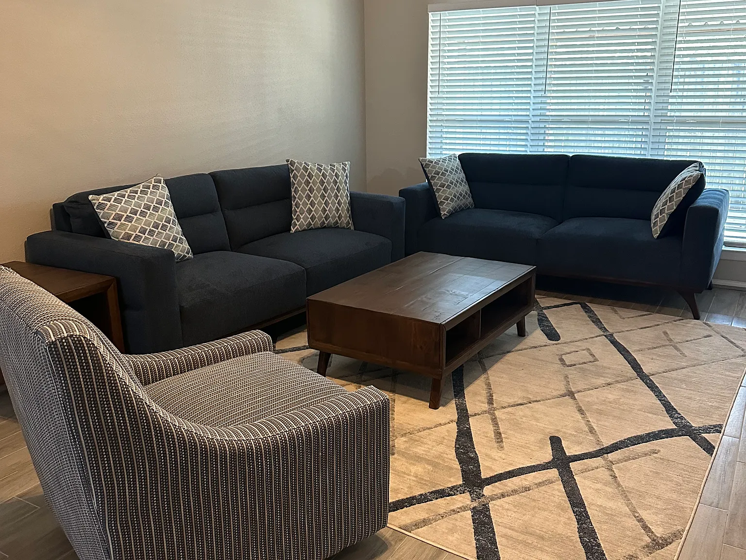 2 bed, 1323 sqft, $1,700 — Photo 4
