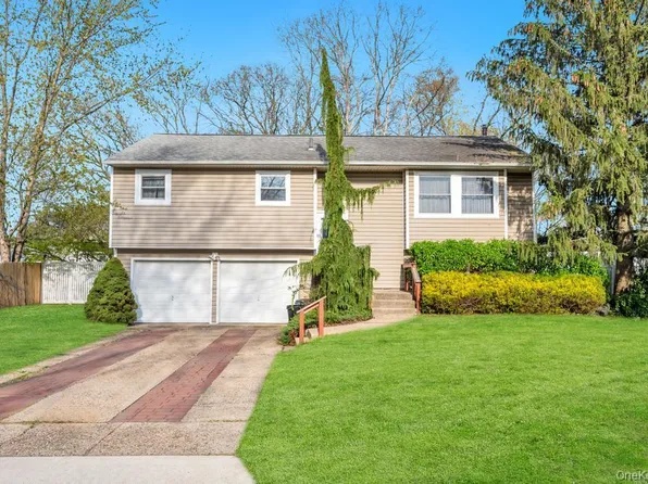 37 Mallard Avenue, Selden, NY 11784