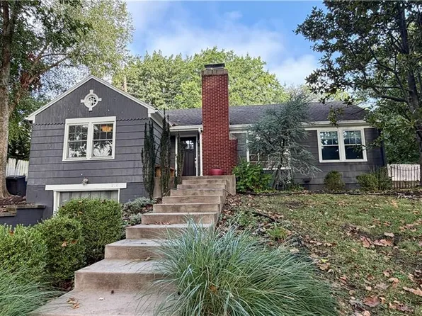210 E Winthrope Rd, Kansas City, MO 64113