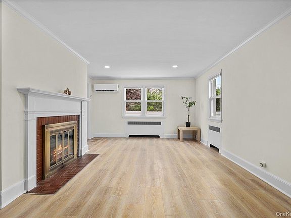 5th image of 6 Deerfield Avenue