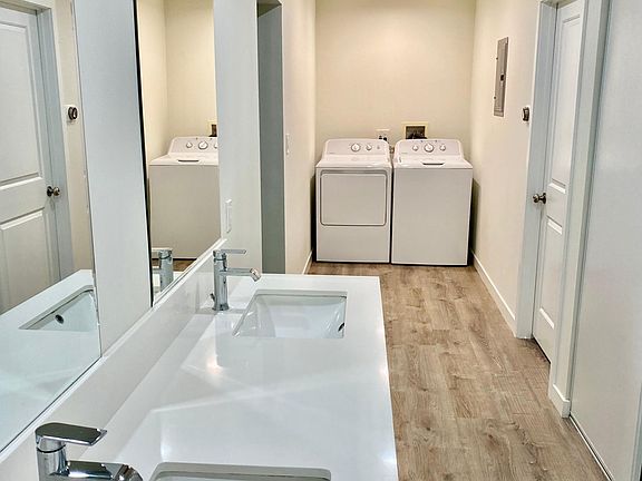 4th image of 3355 Perlita Ave