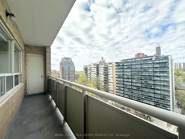 565 Avenue Rd #902 — Photo 12