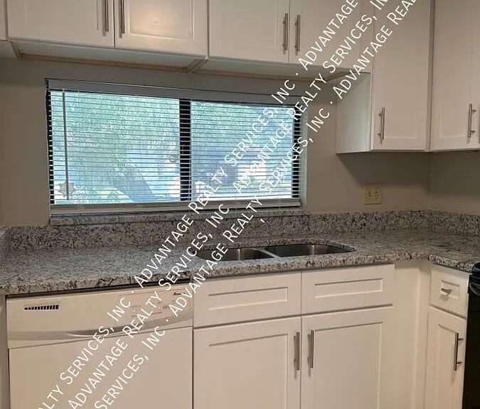 11411 Midfield Way — Photo 2