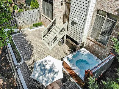 Ourdoor umbrella comes with house; hottub functional