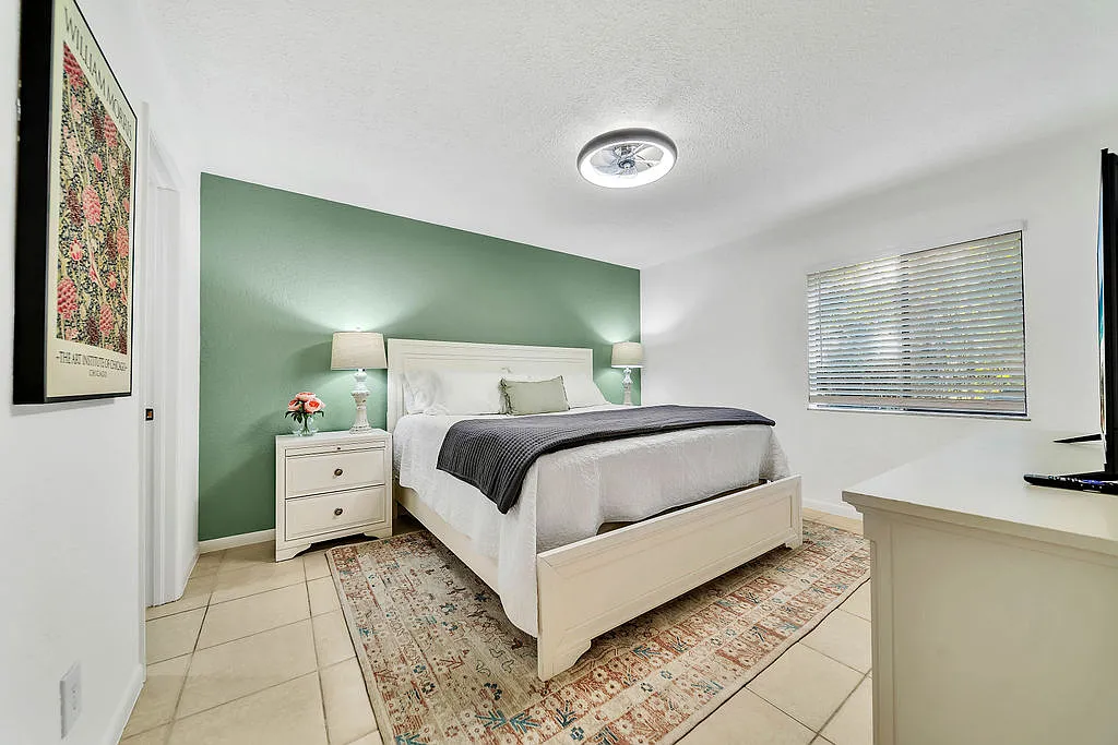 4625 Bayshore Dr — Photo 4