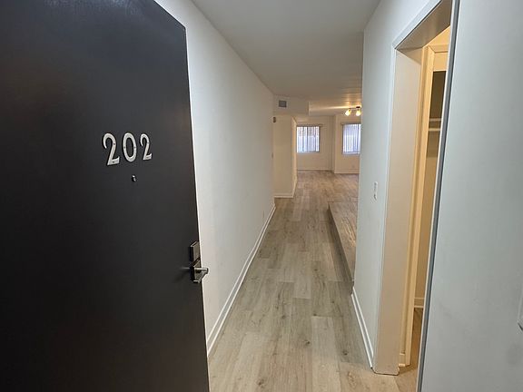 4th image of 2332 S Bentley Ave APT 202