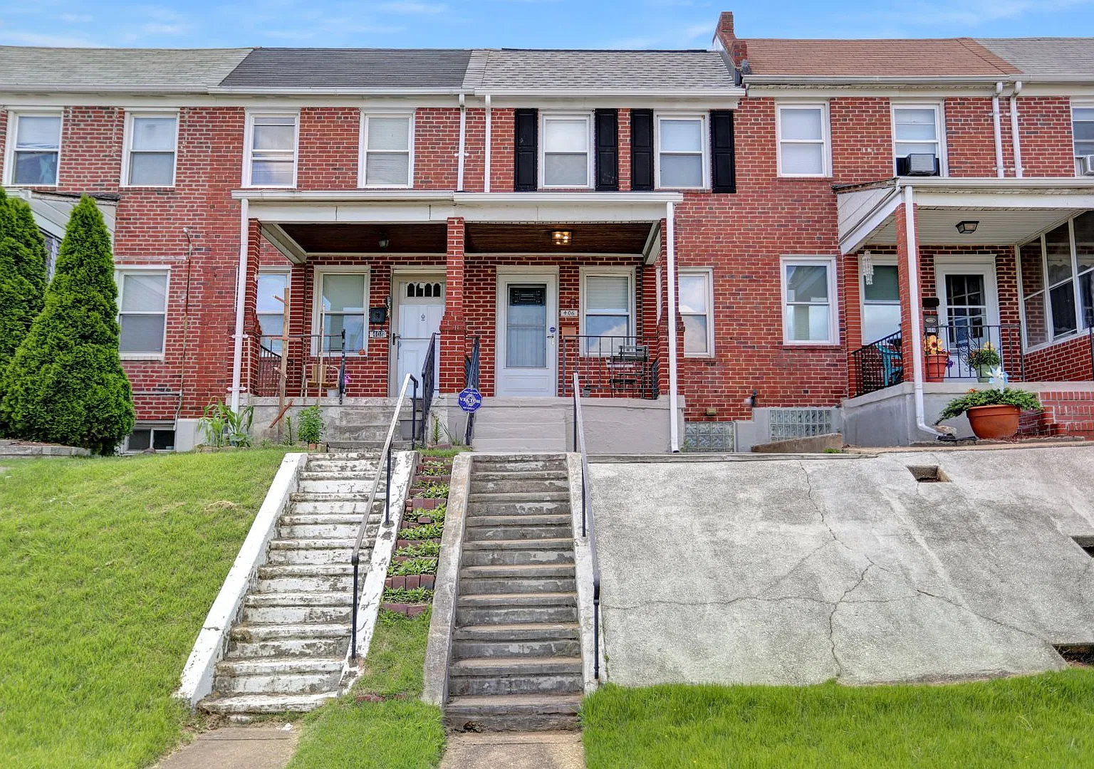 Charming Row House in Baltimore, Maryland — Photo 1