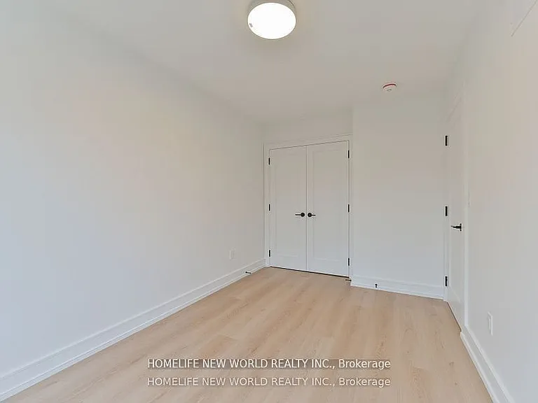 995 Dufferin St #LANEWAY — Photo 21