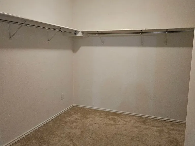 13400 Coomes Dr — Photo 11