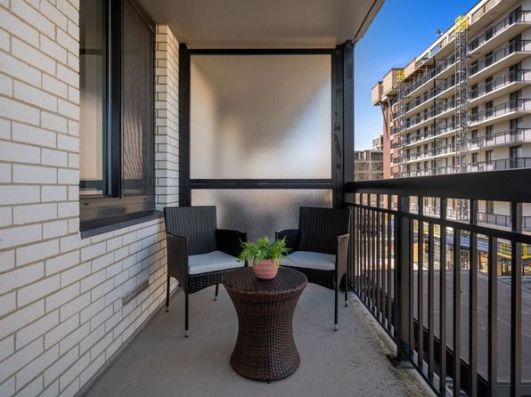 60 Longwood Ave APT 806