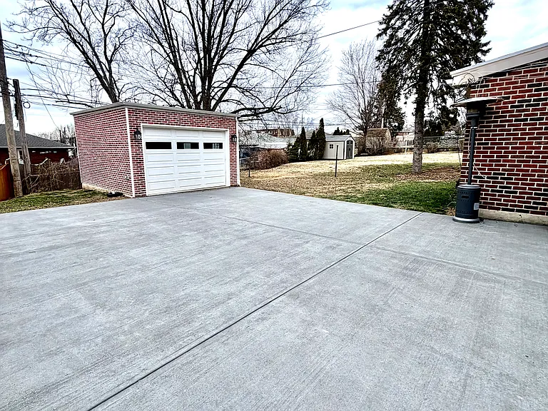 901 Cooke Ln — Photo 22