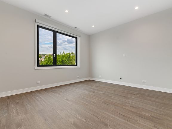 5th image of 1964 N Milwaukee Ave #302