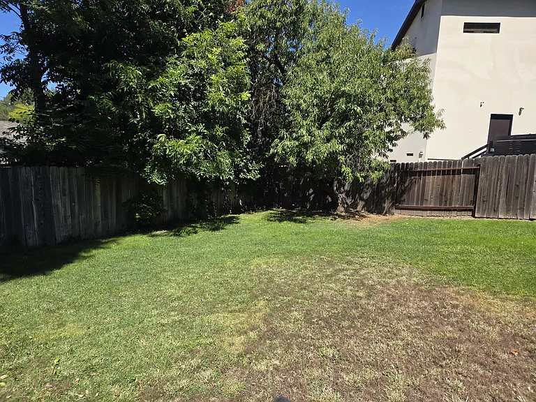 4072 Howard St #1 — Photo 12
