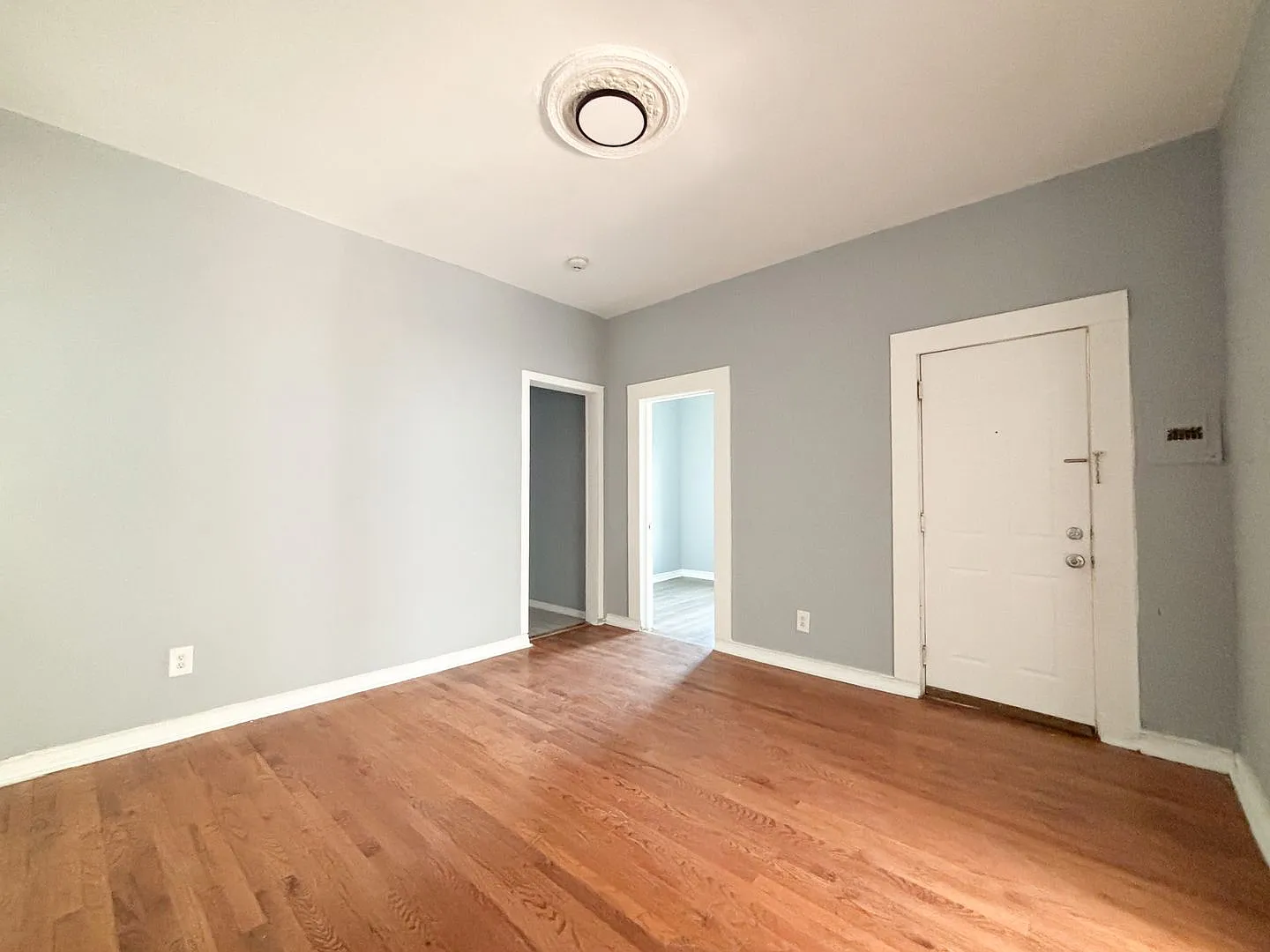 478 15th Ave — Photo 2