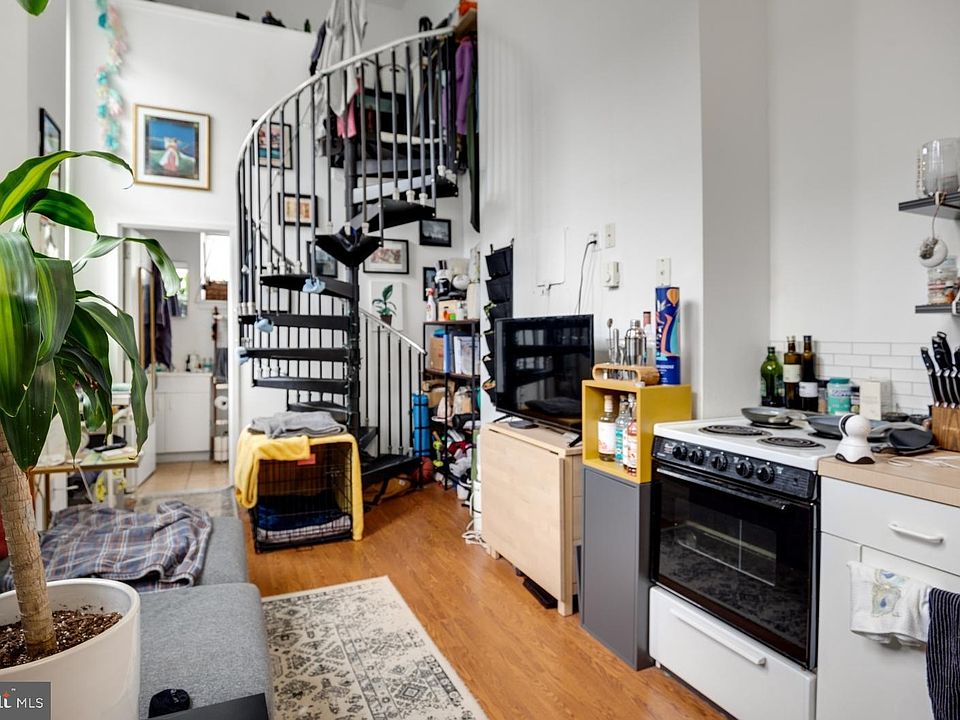 1st image of 109 W Wildey St Ph 10