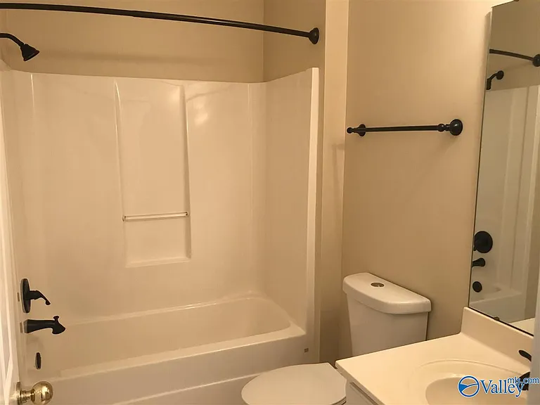 153 Canterbury Dr — Photo 13
