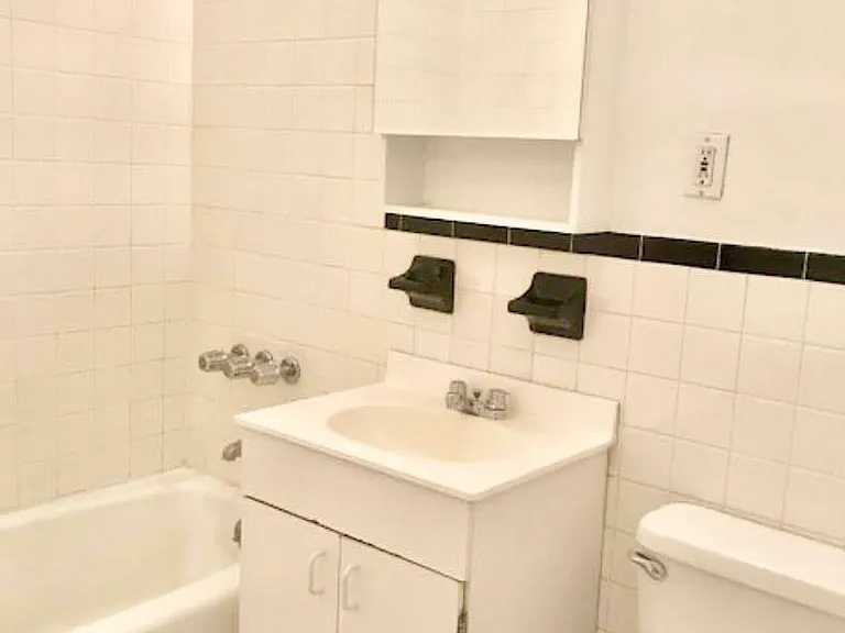 1626 3rd Ave #2B — Photo 6