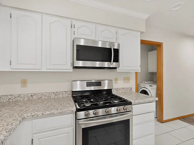 711 Windmill Dr — Photo 10