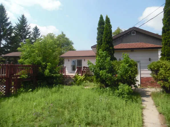 1516 N 23rd St, Escanaba, MI 49829