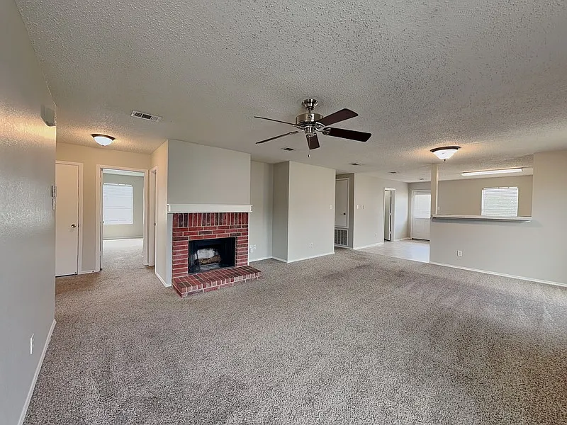 3 bed, 2.0 bath, 1679 sqft, $1,895 — Photo 2