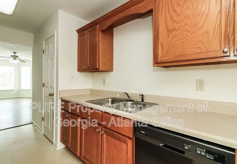 1702 Stonehaven Cir — Photo 5