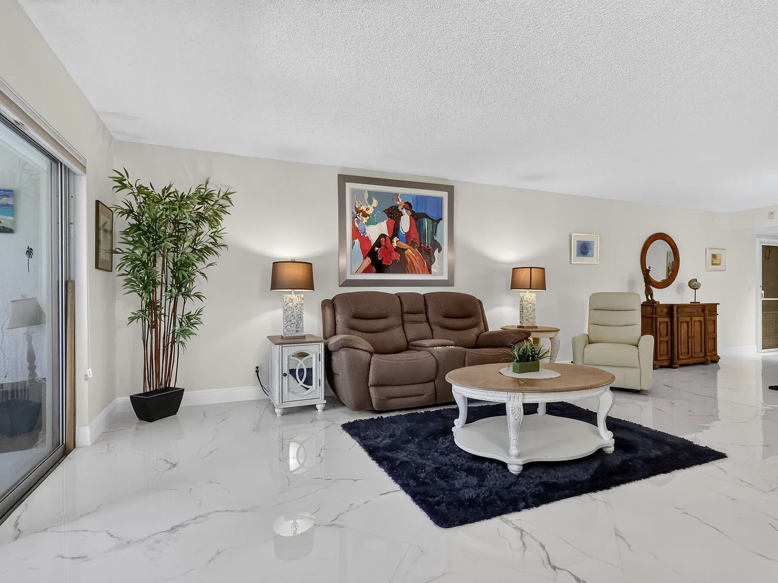 3 bed, 2.0 bath, 1490 sqft, $6,000 — Photo 2