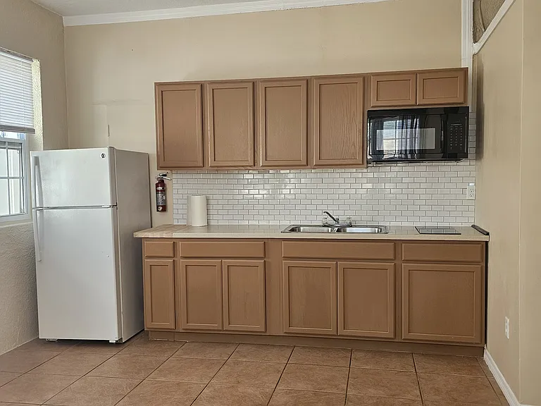 409 Albatross Ct #409B — Photo 4