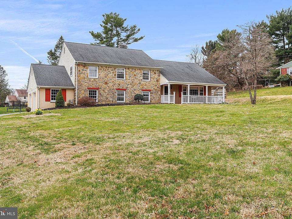 1st image of 202 Ivy Ln