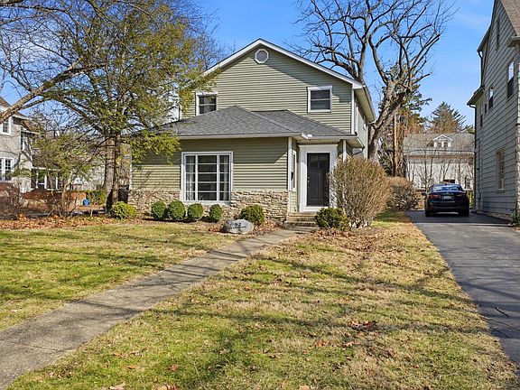 3rd image of 52 N Ardmore Rd