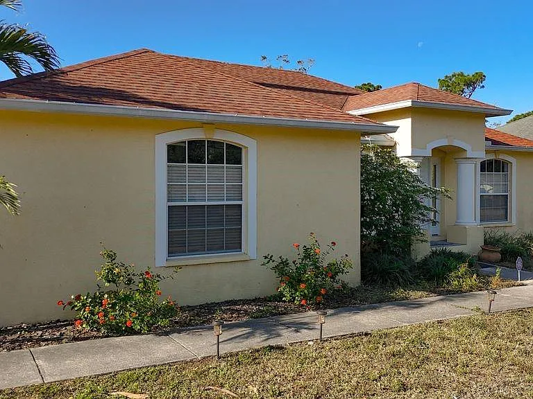 2402 Dryer Ave — Photo 3