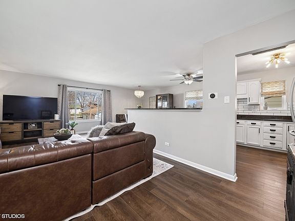 5th image of 76 Vantroba Dr