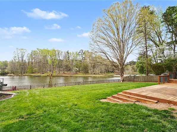 4401 Brookhaven Dr, Greensboro, NC 27406