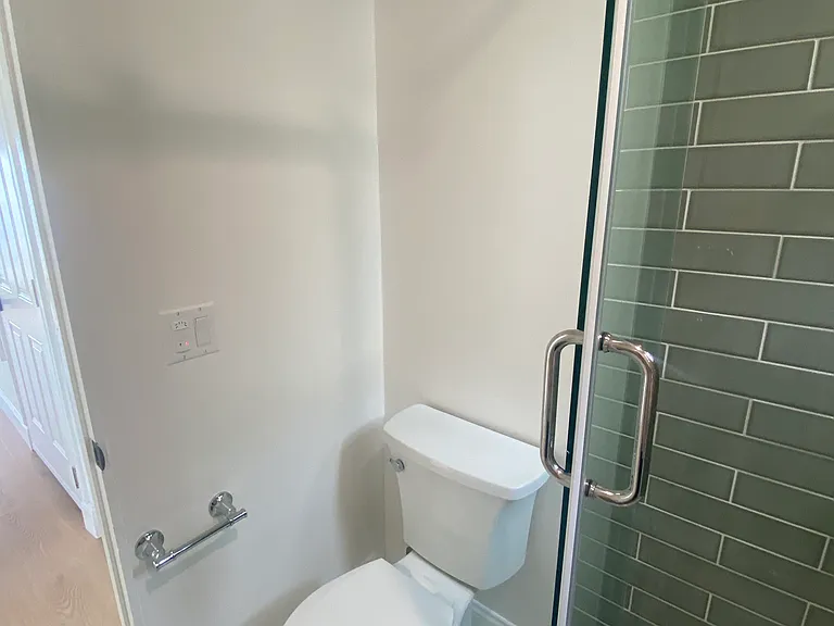 2410 Palm Dr #B — Photo 14